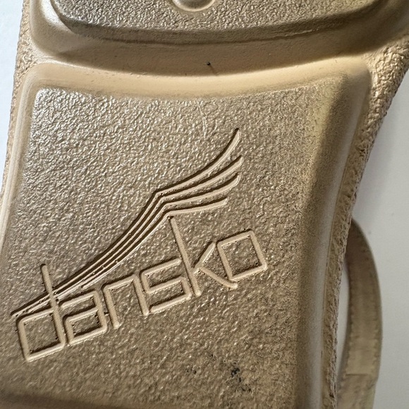 Dansko Mary Janes in Taupe Mushroom Color. Nubuck Leather, Rubber Sole. 9.5-10 - Picture 13 of 14